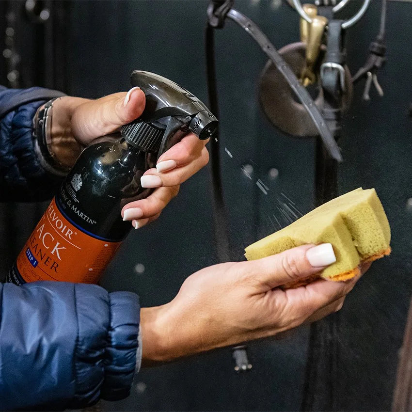 Carr & Day Martin Tack Cleaner - Step 1